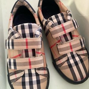 Burberry sneakers kid size 33